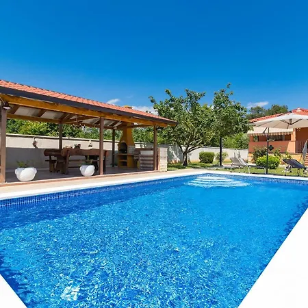 Dolinka Holiday home *